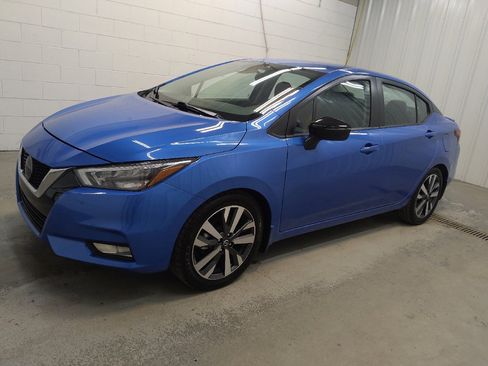 Used 2021 Nissan Versa SR w/ Convenience Package FWD image 2
