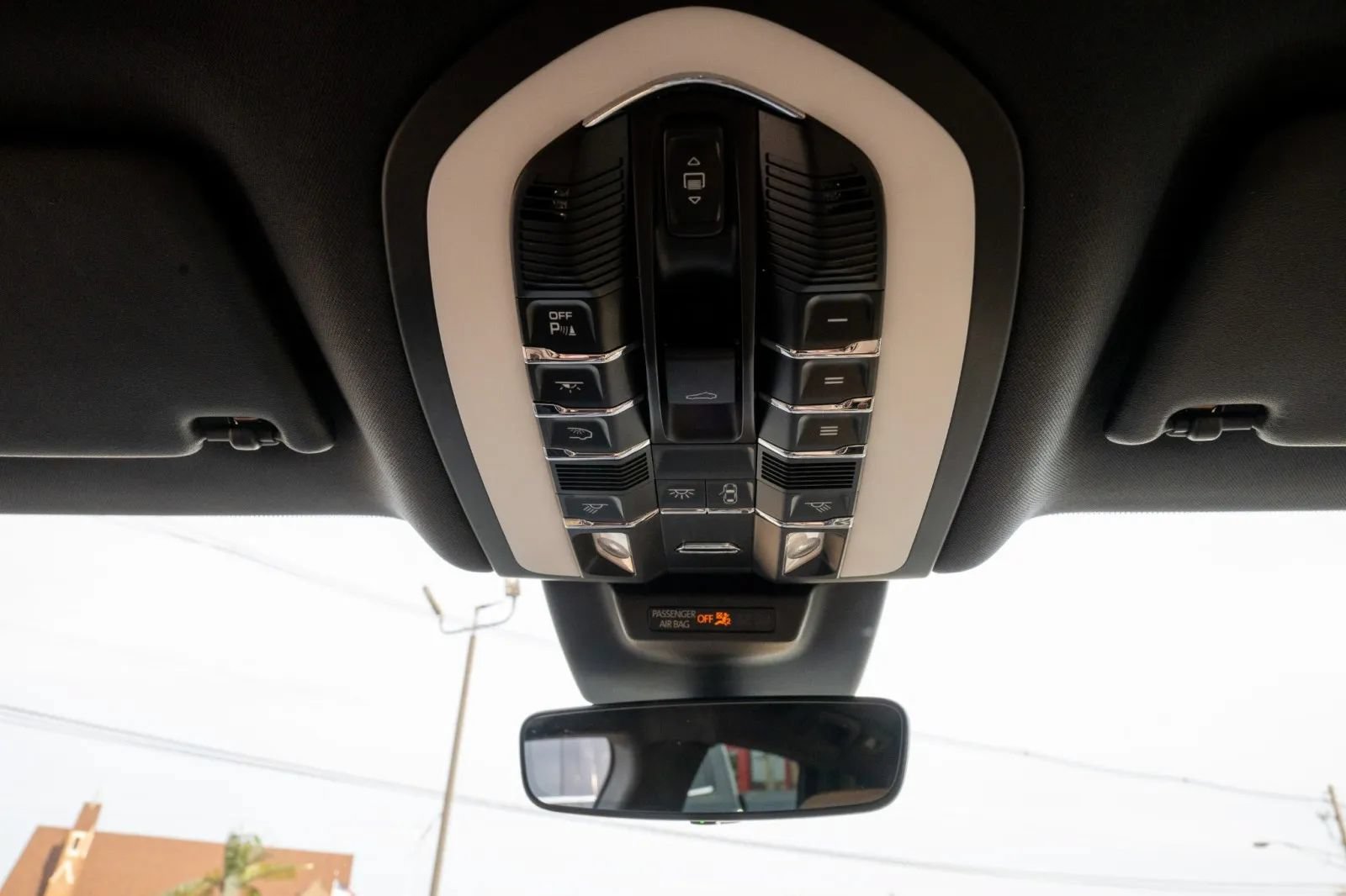 Used 2024 Porsche Macan w/ Premium Plus Package AWD/4WD image 32