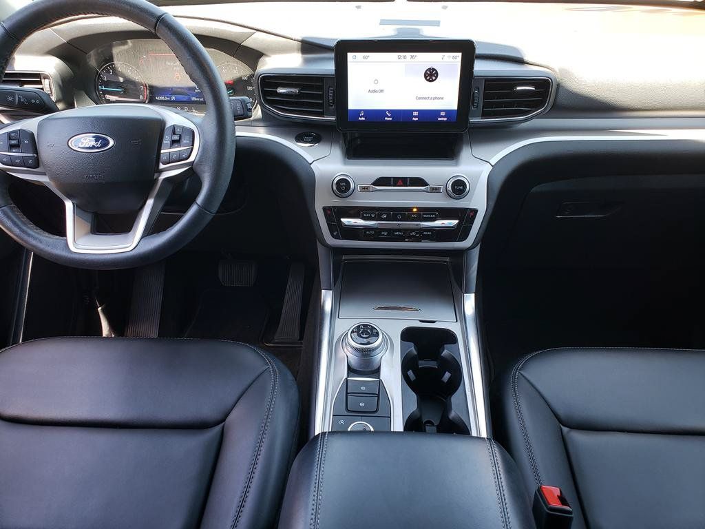 Used 2023 Ford Explorer XLT w/ Equipment Group 202A AWD/4WD image 12