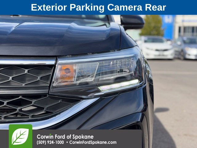 Used 2024 Volkswagen Taos SE w/ Panoramic Sunroof Package FWD image 8