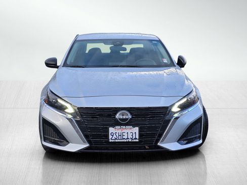 Used 2024 Nissan Altima 2.5 SV image 2