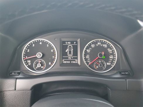 Used 2017 Volkswagen Tiguan S image 26