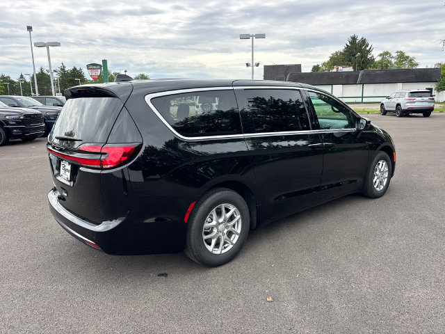 New 2027 Chrysler Pacifica Select w/ Family Tech Group FWD image 31