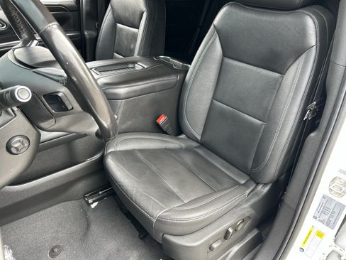 Used 2022 Chevrolet Tahoe Z71 w/ Luxury Package AWD/4WD image 19