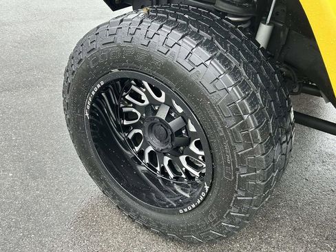 Used 2018 Jeep Wrangler Unlimited Sahara image 9