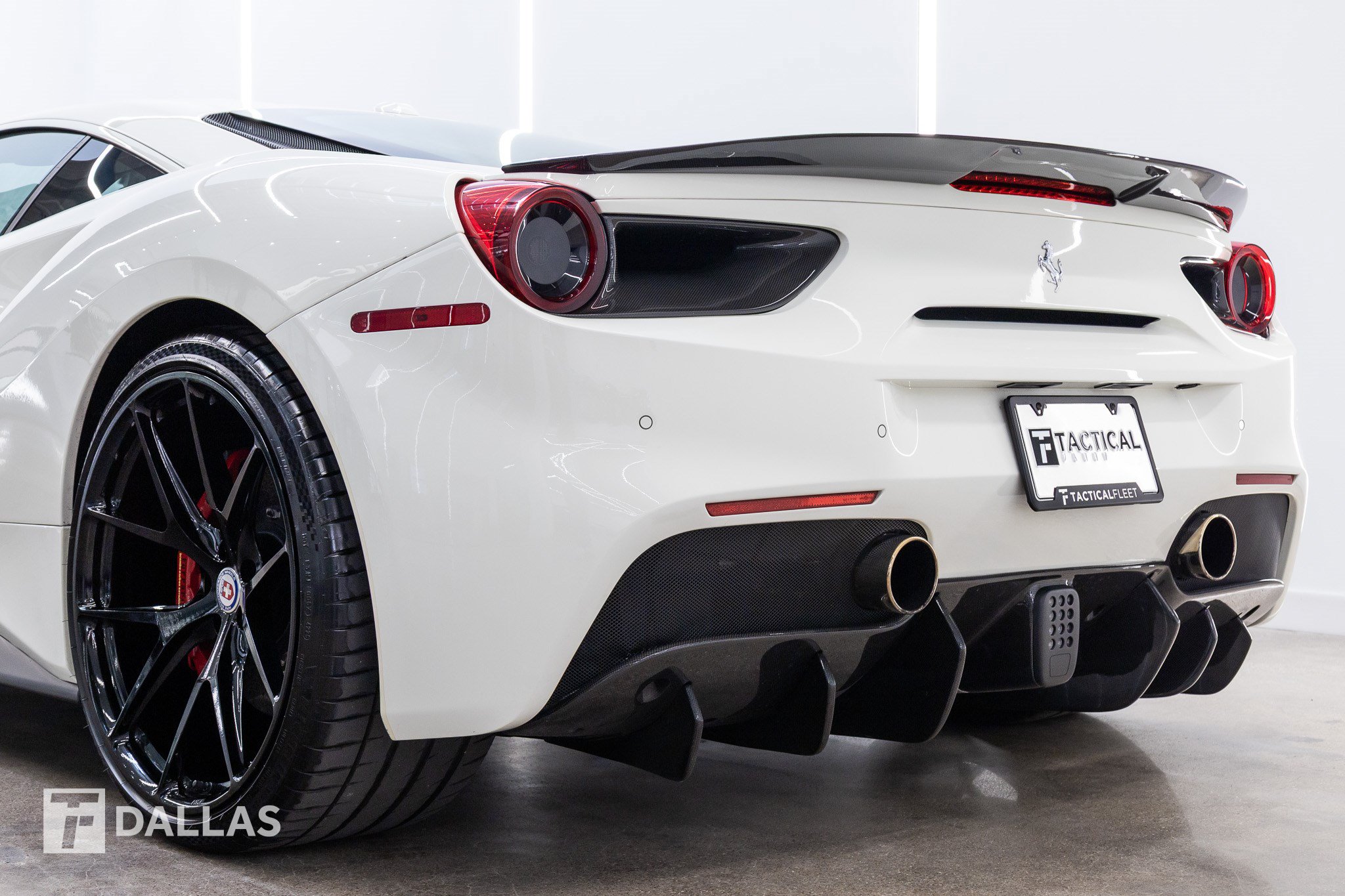 Used 2017 Ferrari 488 GTB RWD image 12