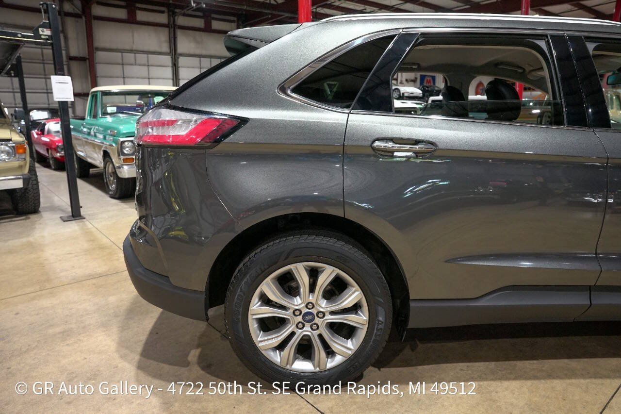 Used 2019 Ford Edge Titanium w/ Cargo Accessory Package FWD image 9