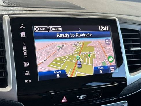Used 2018 Honda Pilot Touring image 17
