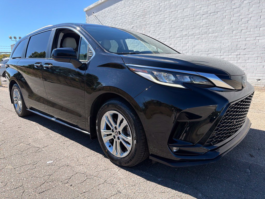 Used 2022 Toyota Sienna XSE AWD/4WD image 8