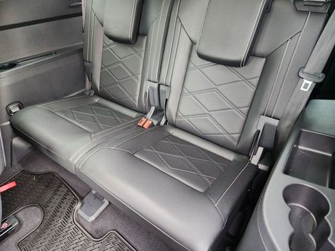 Used 2024 Volkswagen Atlas SE image 30