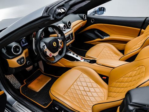 Used 2016 Ferrari California T image 48