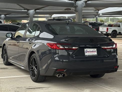 Used 2025 Toyota Camry SE FWD image 4