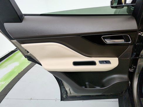 Used 2017 Jaguar F-PACE Prestige image 25