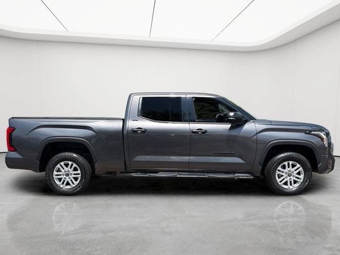 Used 2022 Toyota Tundra SR5 w/ SR5 Convenience Package AWD/4WD image 9