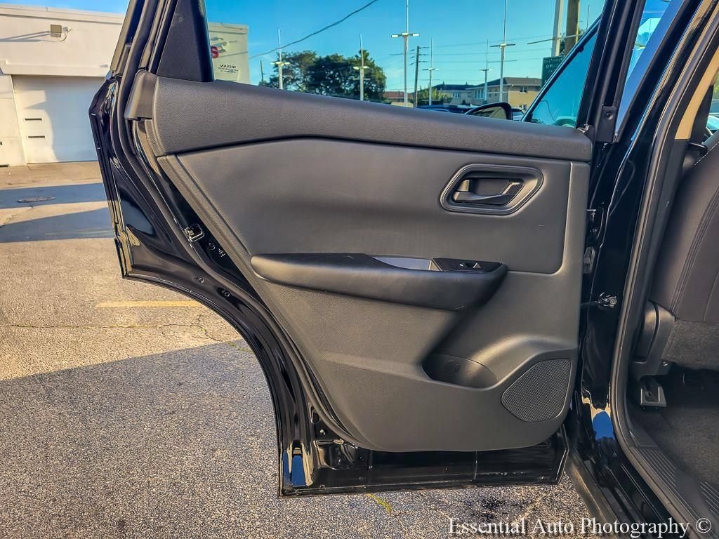 Used 2024 Nissan Rogue S AWD/4WD image 23
