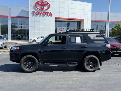 Used 2023 Toyota 4Runner SR5 Premium w/ Moonroof Package AWD/4WD image 9