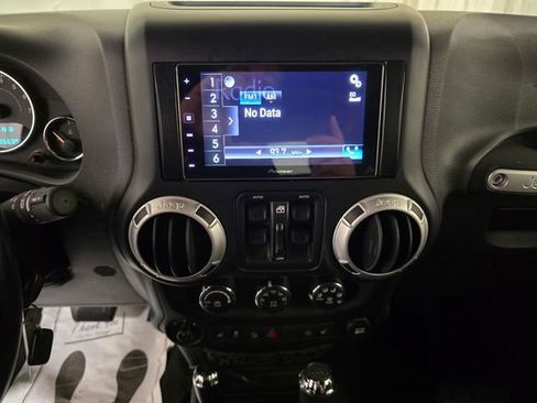 Used 2016 Jeep Wrangler Unlimited Sahara w/ Connectivity Group AWD/4WD image 14