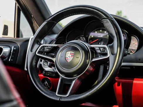 Used 2017 Porsche Cayenne Platinum Edition AWD/4WD image 16