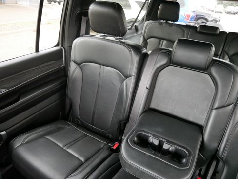Used 2024 Jeep Wagoneer L Series II AWD/4WD image 12