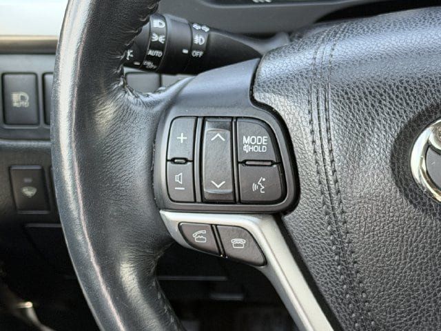 Used 2015 Toyota Highlander Limited Platinum AWD/4WD image 13
