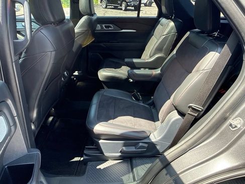 Used 2025 Ford Explorer ST AWD/4WD image 34