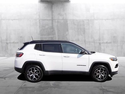 Used 2025 Jeep Compass Limited AWD/4WD image 5