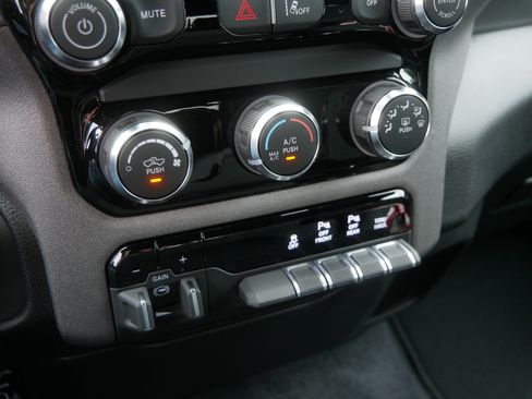 New 2026 RAM 1500 Express AWD/4WD image 10