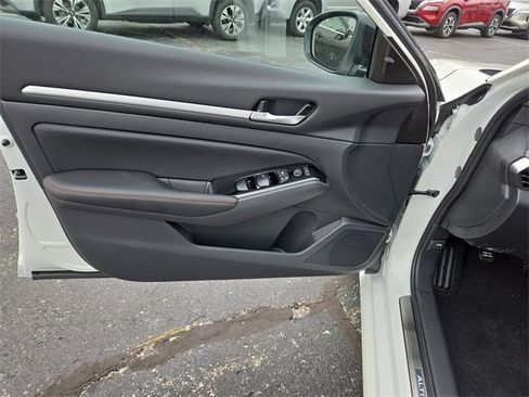 New 2025 Nissan Altima 2.5 SR image 11