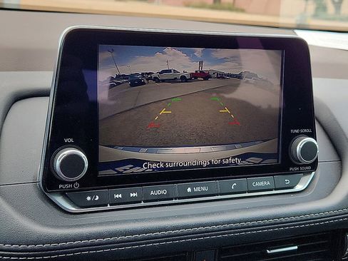 Used 2023 Nissan Rogue SV image 8