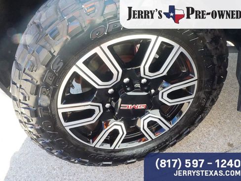 Used 2022 GMC Sierra 2500 AT4 w/ AT4 Premium Plus Package image 9