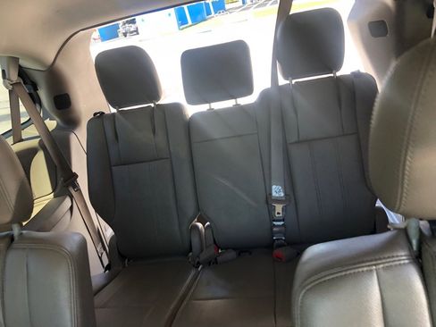 Used 2014 Chrysler Town & Country Touring image 12