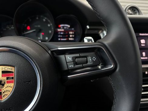 Certified 2025 Porsche Macan image 16