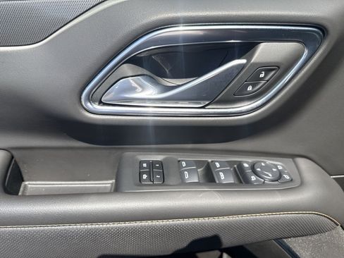 Used 2024 GMC Yukon AT4 w/ Technology Package AWD/4WD image 15