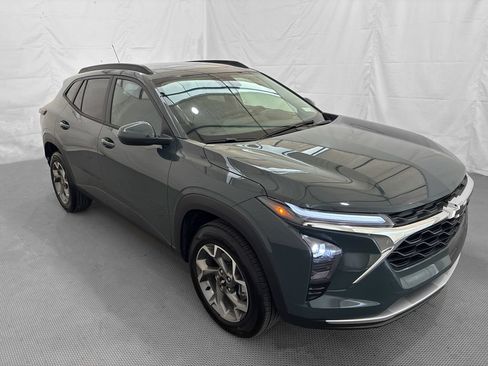 Used 2026 Chevrolet Trax LT w/ Driver Confidence Package FWD image 10