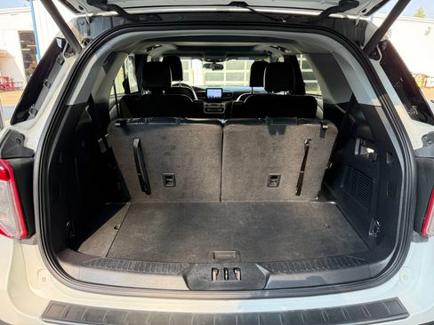 Used 2023 Ford Explorer XLT w/ Equipment Group 202A AWD/4WD image 7