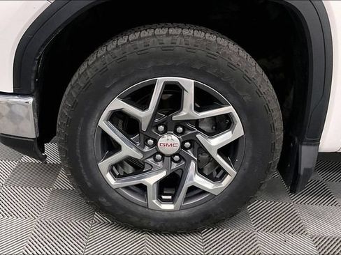 Used 2024 GMC Sierra 1500 SLE w/ Preferred Package AWD/4WD image 10