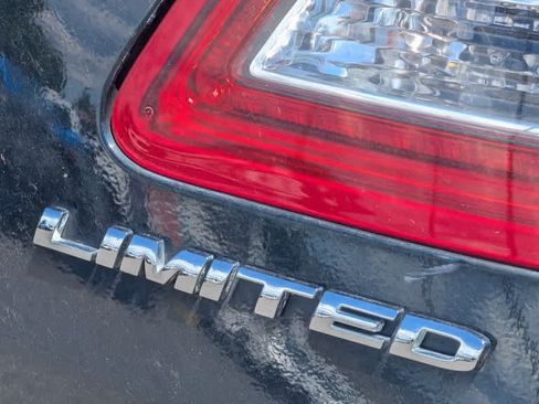 Used 2015 Ford Taurus Limited FWD image 9