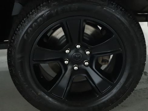 Used 2023 RAM 1500 Big Horn AWD/4WD image 40
