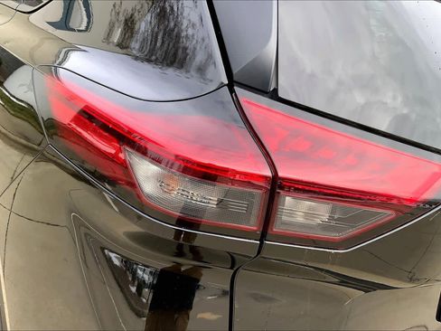 Used 2024 Nissan Rogue SV image 27