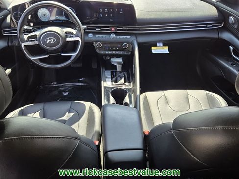 Used 2023 Hyundai Elantra Limited image 13