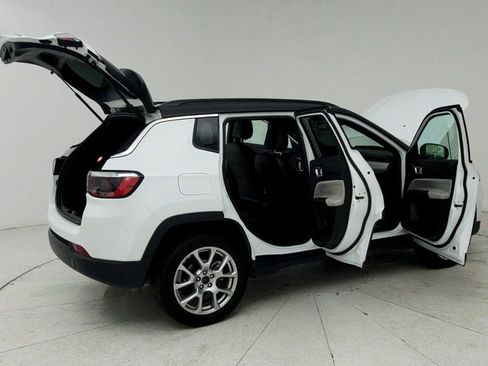 Used 2025 Jeep Compass Limited image 13