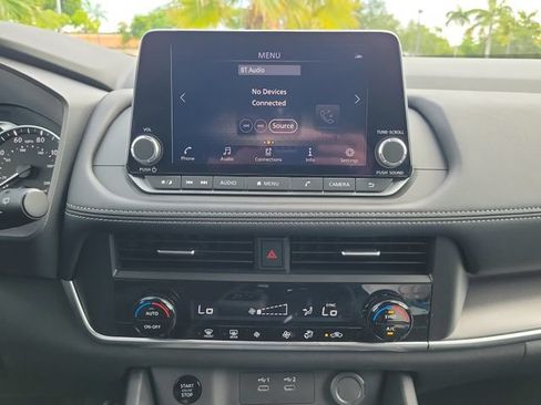 Used 2025 Nissan Rogue SV FWD image 24