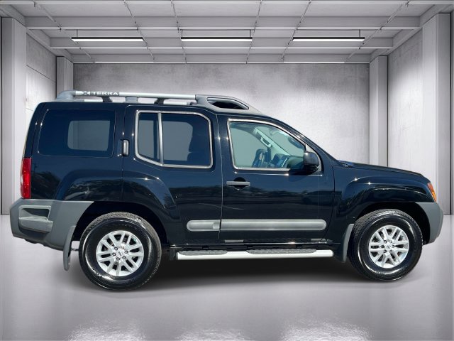 Used 2015 Nissan Xterra S w/ Value Package RWD image 2
