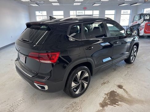 Used 2024 Volkswagen Taos SE image 11