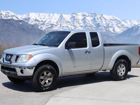 Used 2009 Nissan Frontier SE w/ Power Pkg RWD image 2