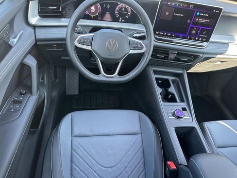 New 2025 Volkswagen Tiguan SE image 14