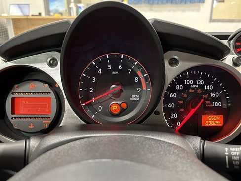 Used 2018 Nissan 370Z Touring RWD image 9