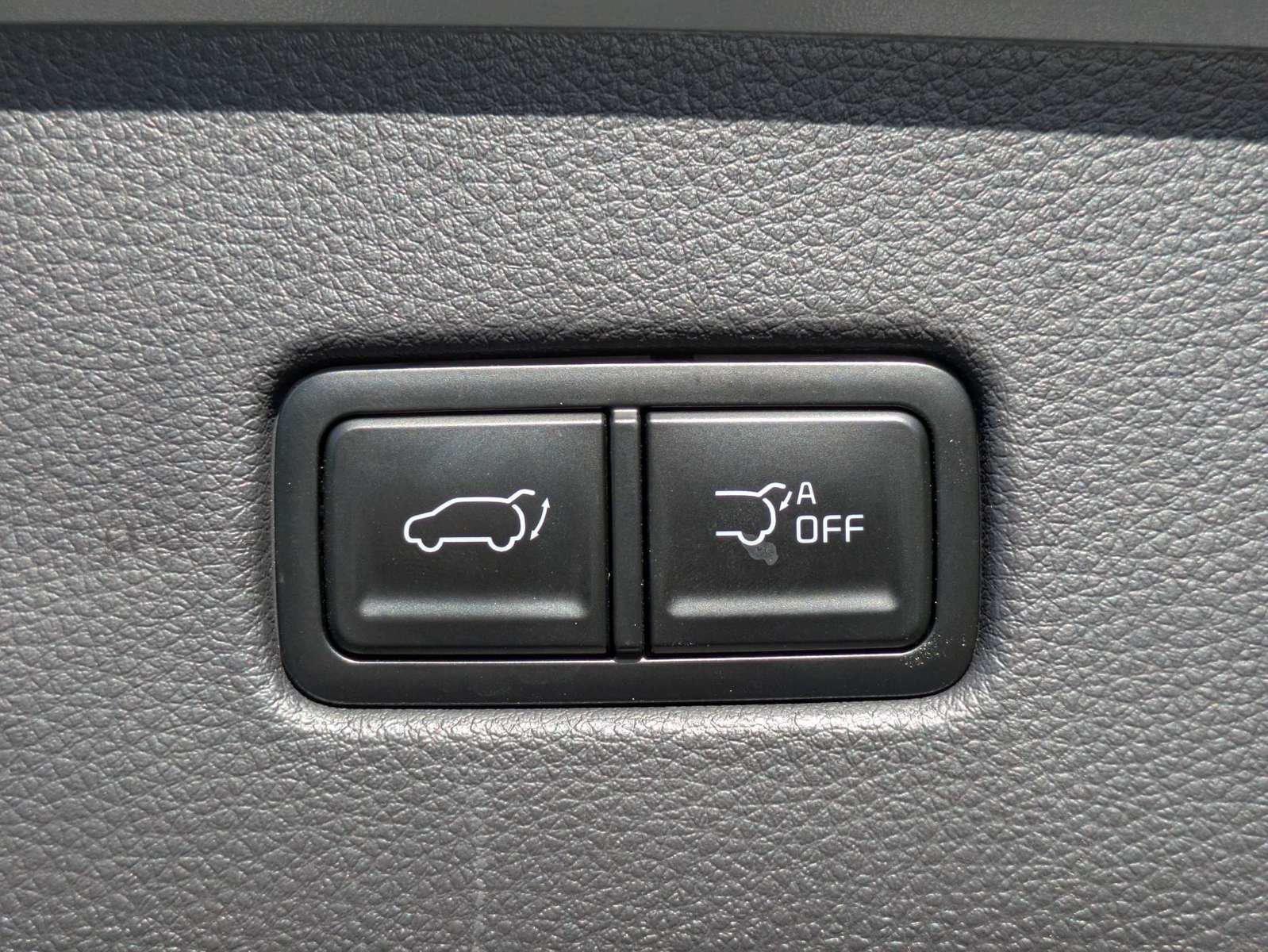 Certified 2026 Kia Carnival EX FWD image 11