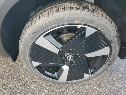 New 2026 Nissan Kicks SR image 8