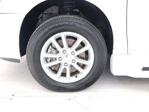 Used 2014 Dodge Grand Caravan SXT w/ Rear Park Assist Package FWD image 32